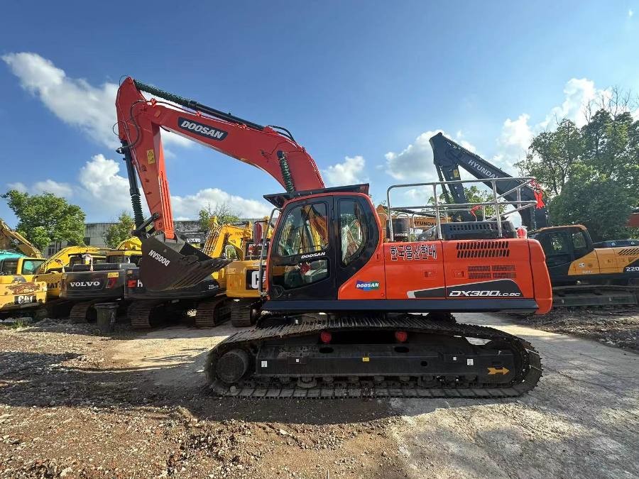 کره استفاده شده Doosan Excavator برای فروش دست دوم DX300LC ماشین آلات Jindongyu